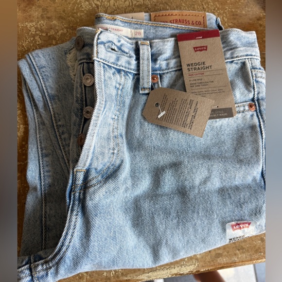 Levi’s Premium Wedgie Straight Fit Women’s Jeans Sz 6 short 28W/28L - Picture 5 of 6